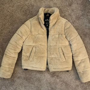 Hollister Puffer Jacket - Like New